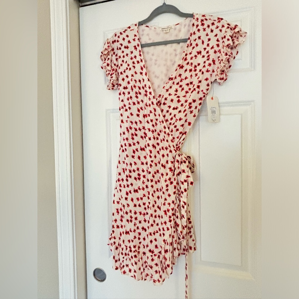 Billabong short sleeve wrap dress, mini NWT